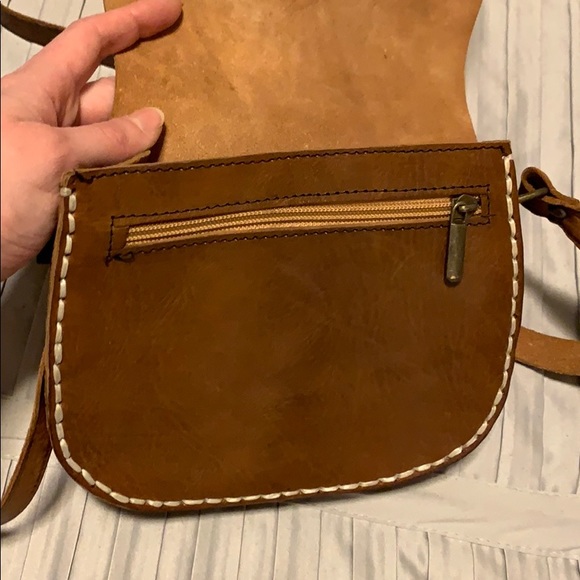 Tan handmade leather purse with beautiful details - Picture 3 of 5